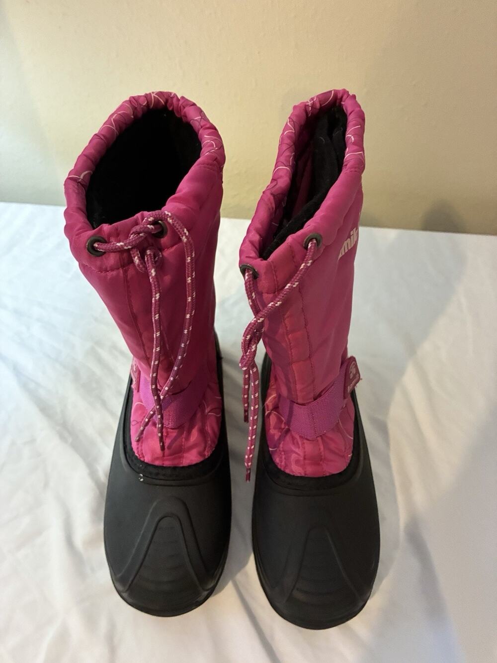 Kamik Girls' Fuchsia and Black Insulated Winter Boots - 6